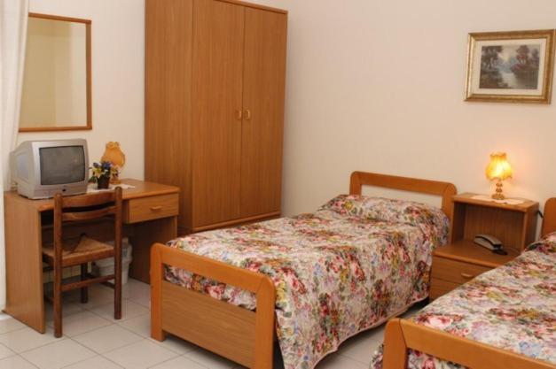 Eliseo Hotel 2*