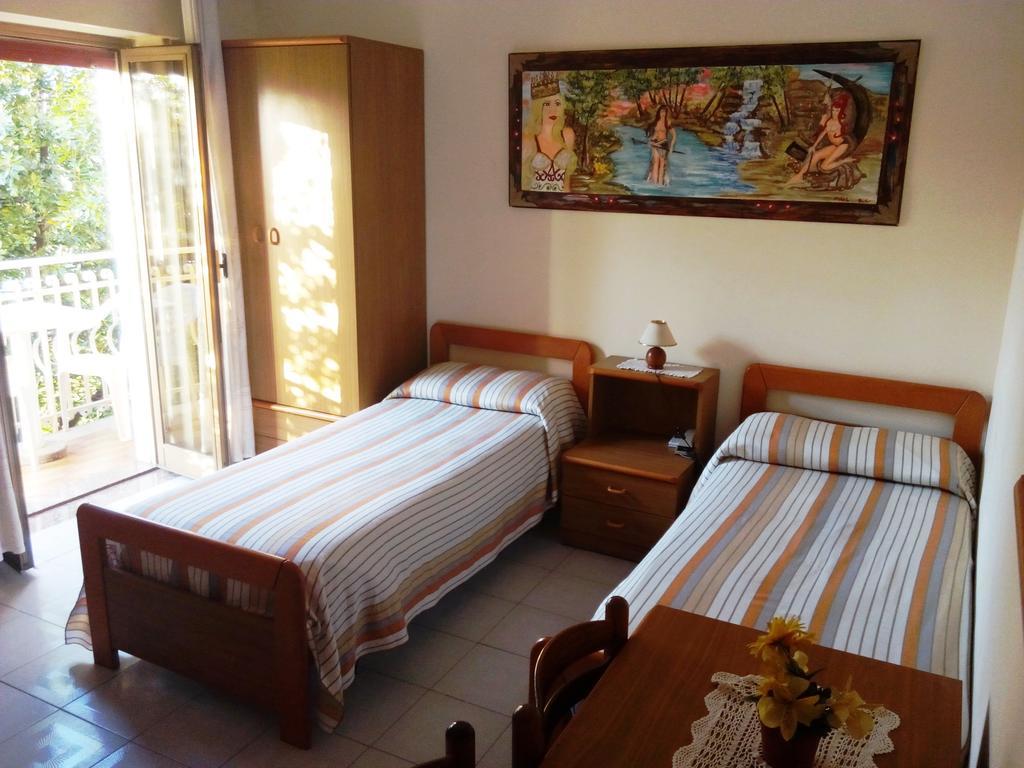 Eliseo Hotel 2*